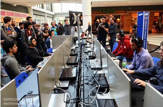 삼성 노트북 시리즈7 게이머로 대회하는 사람들