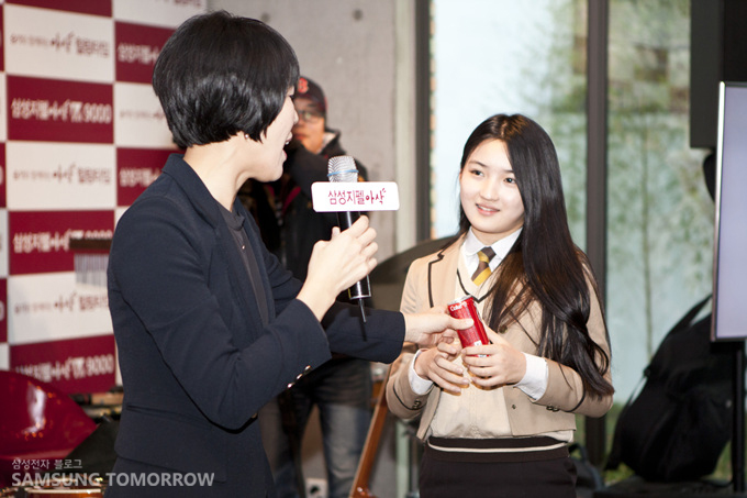 이은주 강사와 여학생