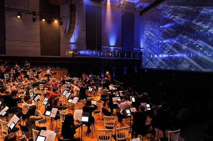 연주하는 오케스트라