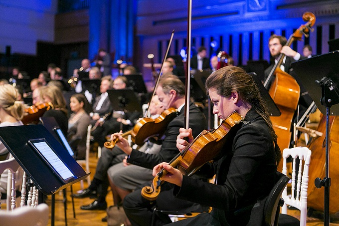 갤럭시 노트 10.1 악보로 연주하는 오케스트라