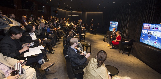 삼성 TV를 소개하는 사람