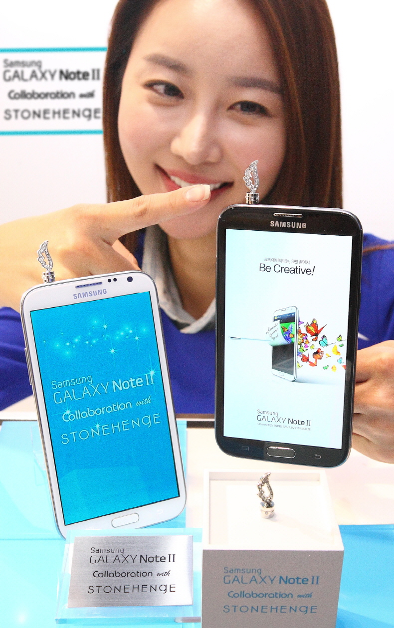 갤럭시노트2와 스톤헨지 이어캡