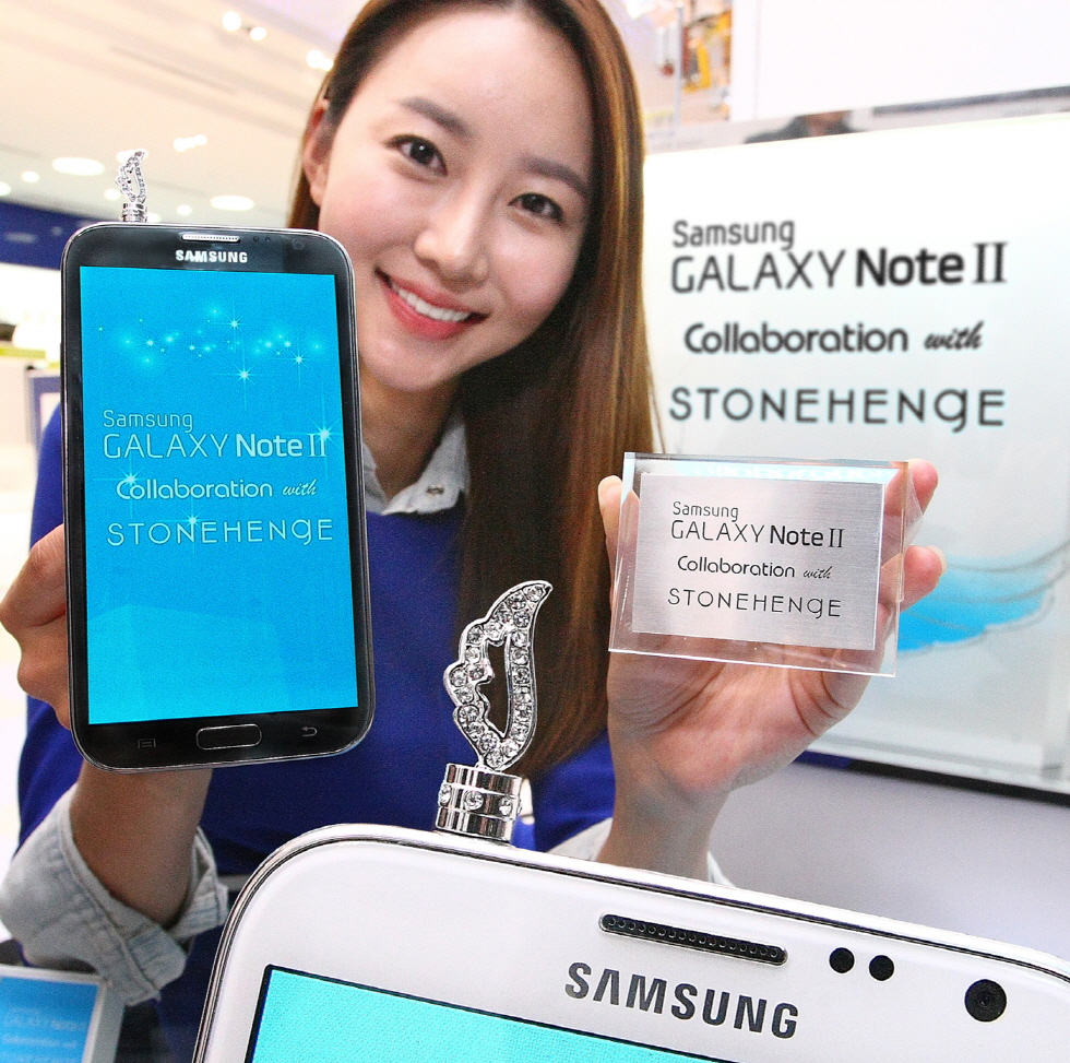 갤럭시노트2와 스톤헨지 이어캡