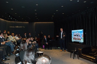 삼성 TV를 소개하는 사람