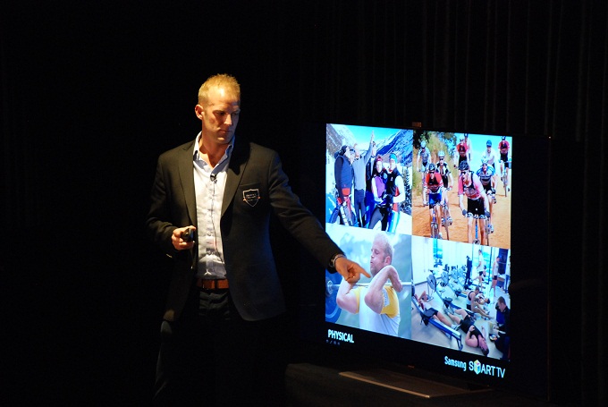 삼성 TV를 소개하는 사람