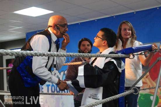 심판에게 항의하는 어린 복서