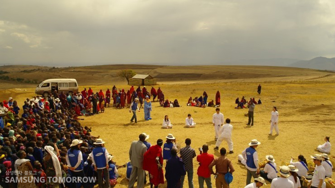 택견을 보여주는 봉사단