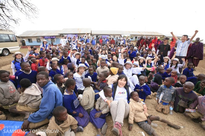 봉사단과 탄자니아 사람들