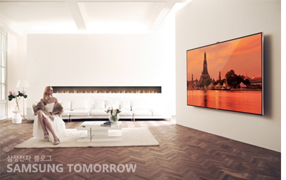 거실에 걸린 삼성 TV
