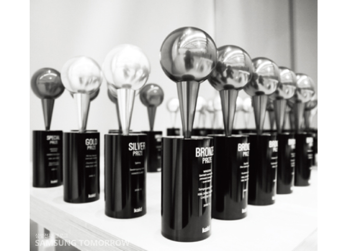 PIN UP Design Awards(핀업 디자인 어워드) 트로피들