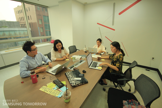 회의하는 사람들