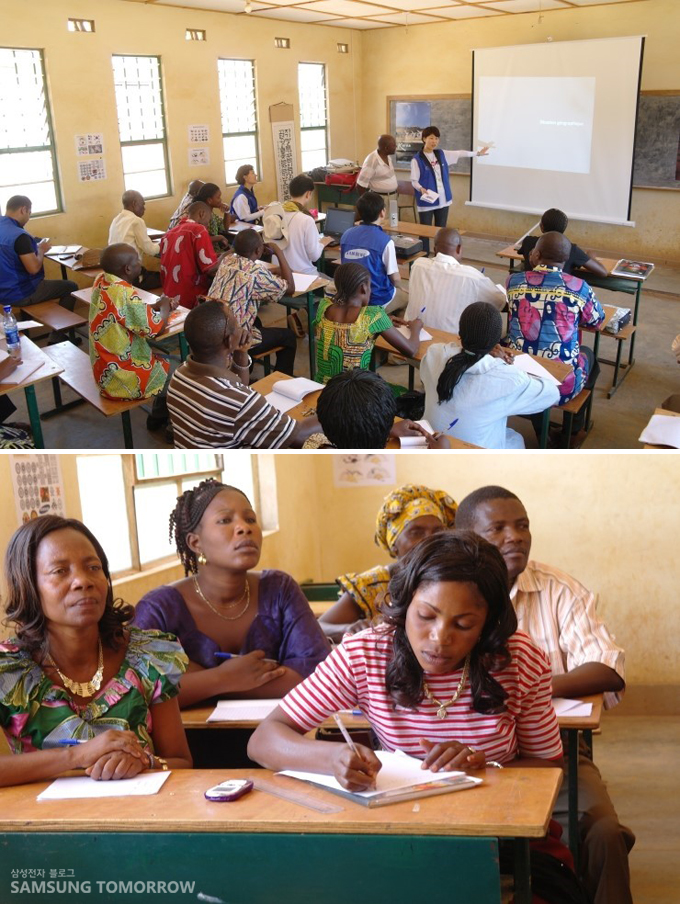 봉사단의 강의를 듣는 현지 선생님들