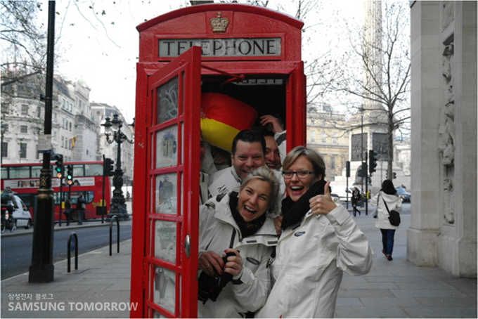 공중전화박스에 들어간 독일팀