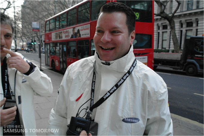 인터뷰하는 독일 참가팀