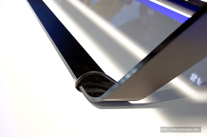 UHD TV S9000 하단 케이블