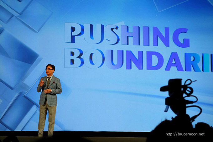 삼성전자의 프레스 컨퍼런스에서 기조연설을 맡은 윤부근 사장