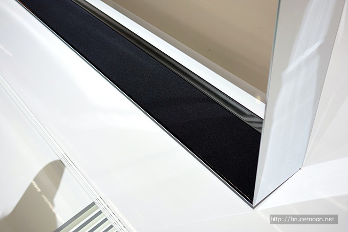 UHD TV S9000하단 스피커