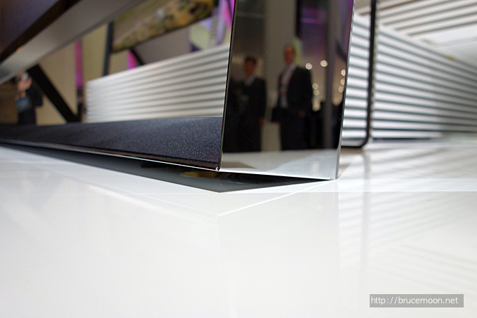 UHD TV S9000하단 프레임 케이블