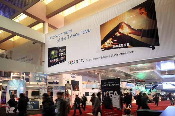 CES 2013의 행사장 내부에 설치된 삼성전자 스마트TV 대형 광고