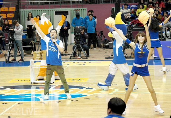 치어리더와 서한국 응원단장