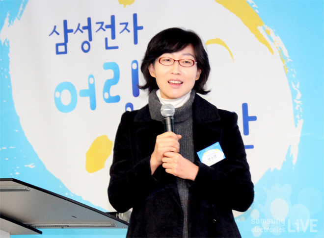 변소영 부장이 환영사를 하고 있다