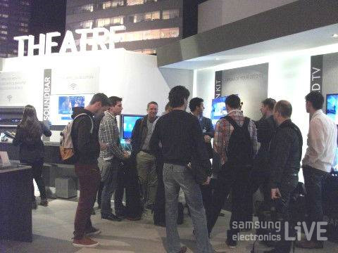 TV Session에 모인 기자 및 Dealer들