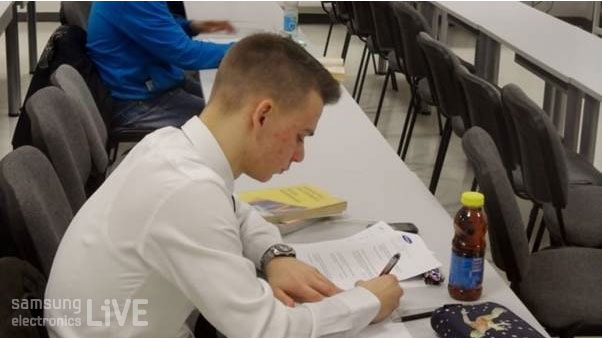 시험을 보는 모습