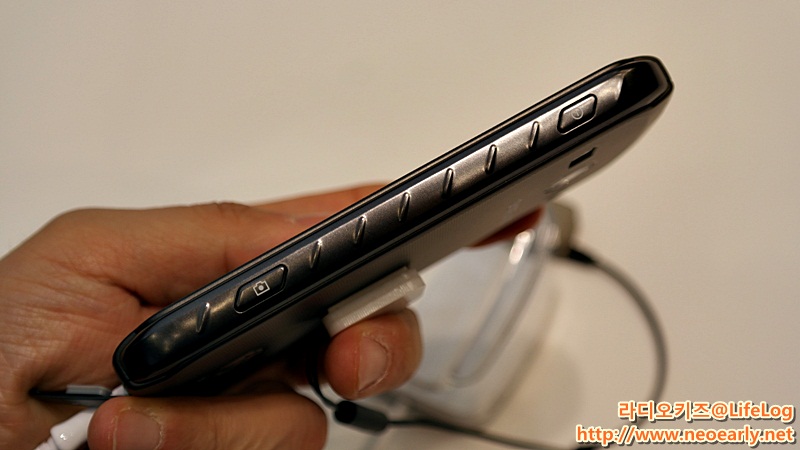갤럭시 엑스커버 2 측면