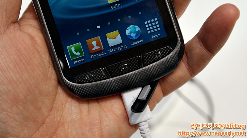 갤럭시 엑스커버 2 하단