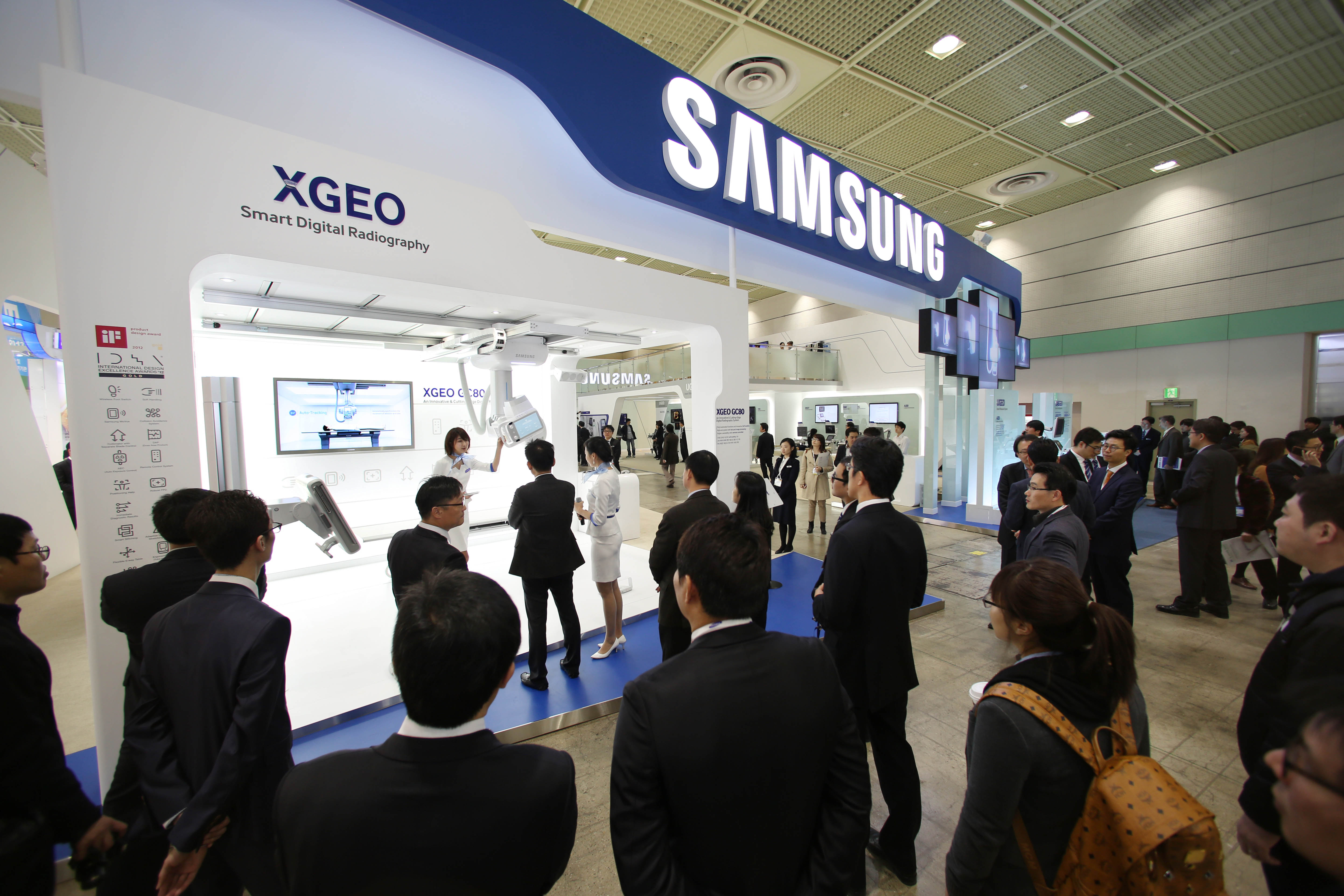 사람들이 모임 삼성부스