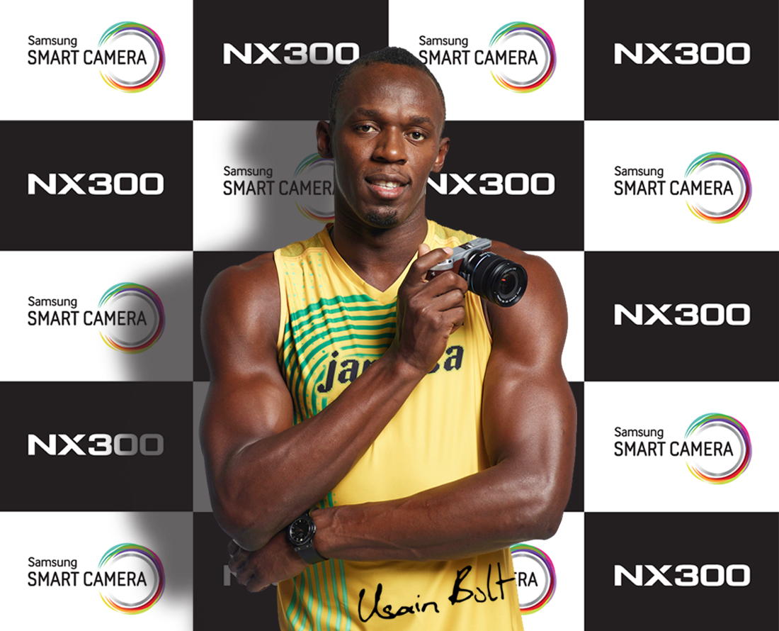 nX300을 들고 있는 우사인볼트