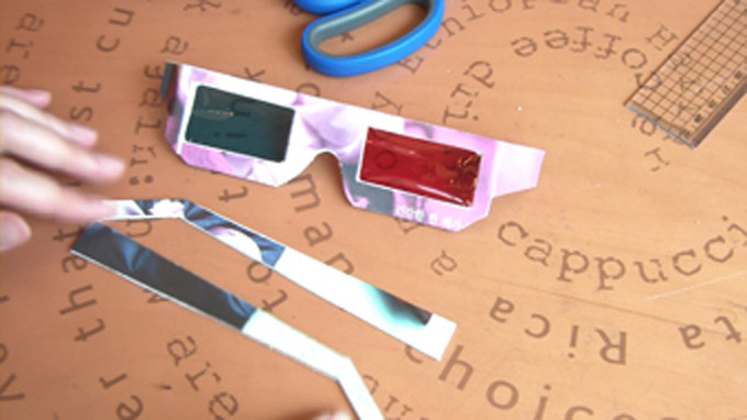 안경 앞면과 다리가 완성된 모습