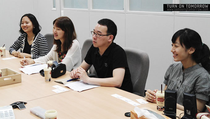 인터뷰를 하는 스토리텔러들의 모습