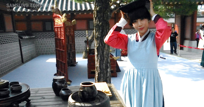 장금이옷을 입는 체험을 해보는 스토리텔러