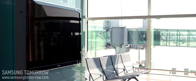 바르셀로나 공항에서 마주친 삼성 LED TV
