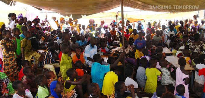 모여있는 주민들