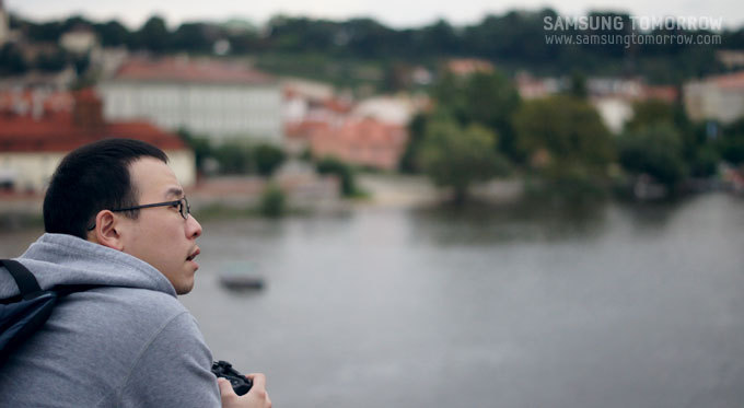 강을 바라보는 스토리텔러