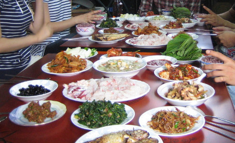 푸짐한 회 차림상