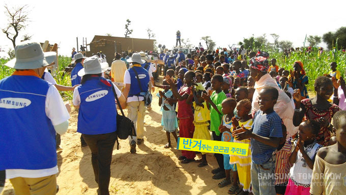 반겨주는 은곤곰 주민들