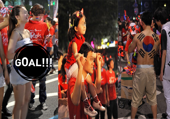 즐겁게 응원하는 붉은 악마들의 모습