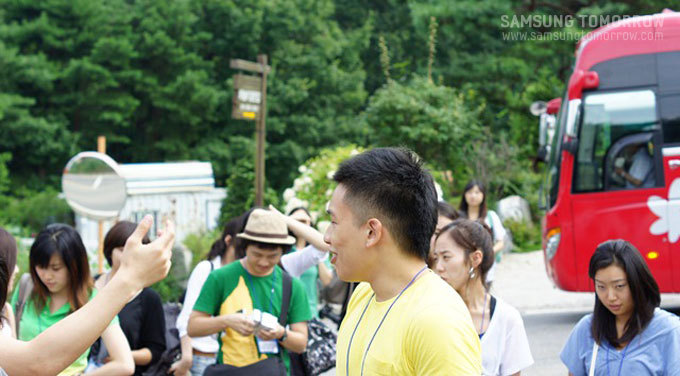 펜션에 도착해 즐거워하는 스토리텔러들