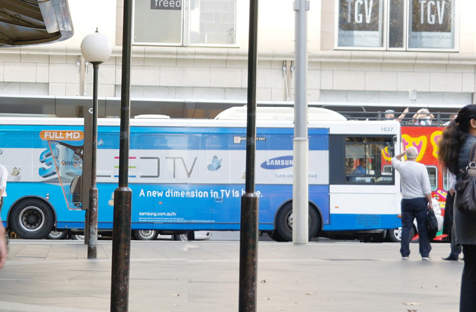 시내 버스에 랩핑된 삼성광고