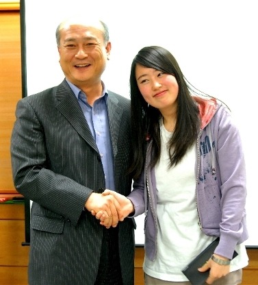 버즈마케팅파트의 김남정 부장님과 ‘됐나?’됐다!’팀의 기념촬영.