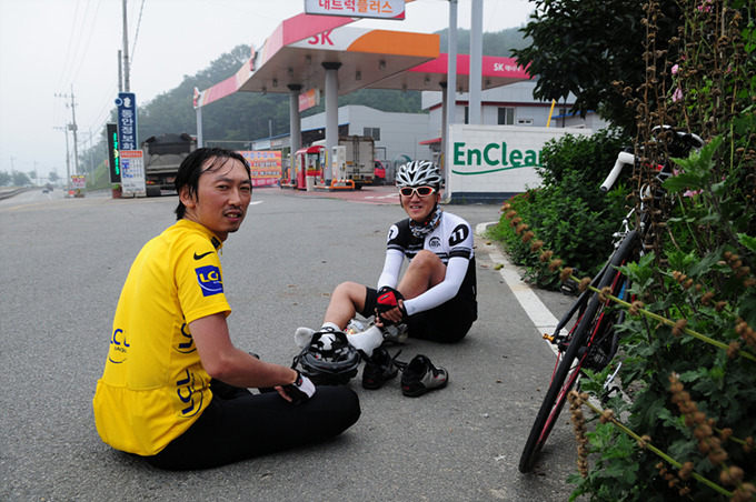 휴식하고 있는 이현종씨