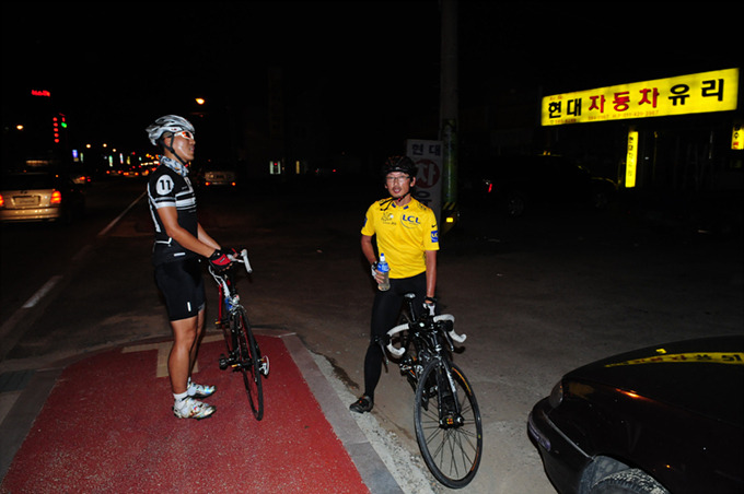 라이딩 중 쉬는 모습