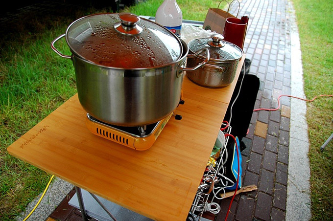 아침상을 준비하는 모습