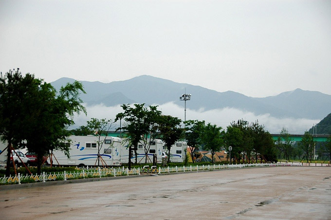 비가 오돌돌 내리던 오토 캠핑장