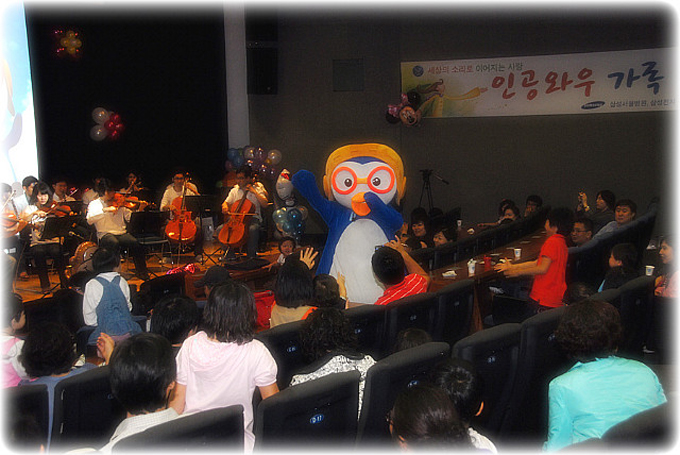 앞 모습도 귀엽네요. 여전히 수줍~^^ (팔이 짧아서 그래보인건가요?ㅎㅎ)