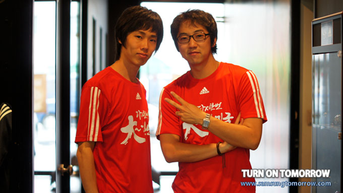 붉은악마유니폼으로 갈아입은 스토리텔러들의 모습