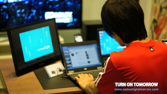 포스팅을 하는 스토리텔러의 모습